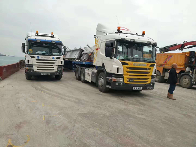 特種車運輸?shù)较愀?中港拖車噸車運輸專線,到香港吊機車,平板車矮排車--東勝物流