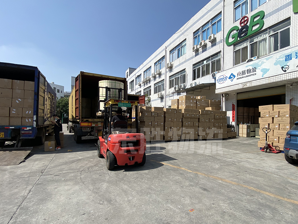 防護(hù)物資出口運(yùn)輸；口罩裝車運(yùn)輸?shù)较愀郯咐龍D